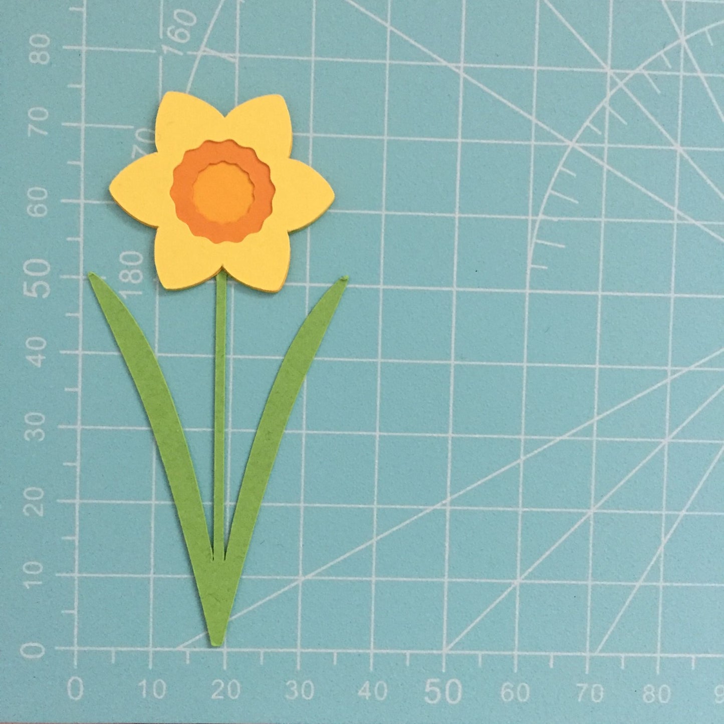 8 Bright DAFFODIL FLOWER STEMS Easter Card Making Die Cut Toppers