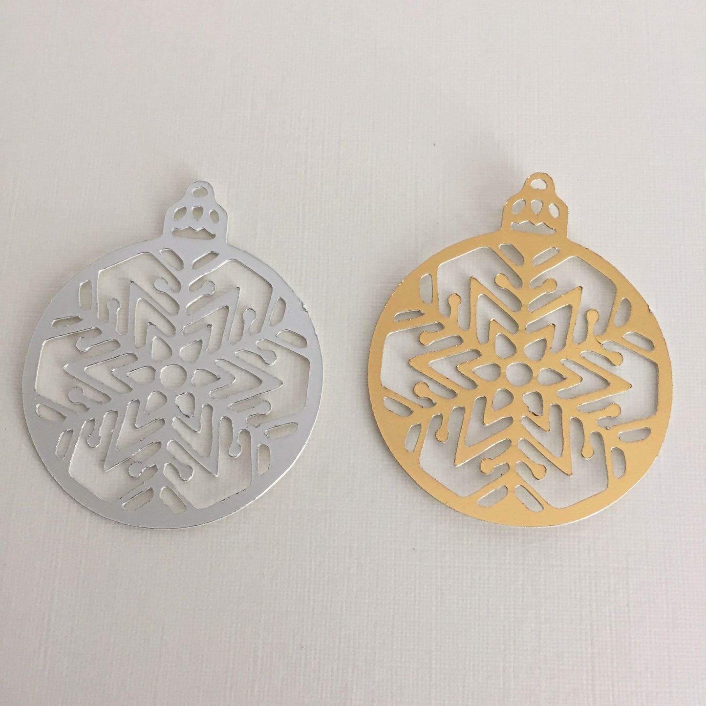 12 ROUND BAUBLES - Gold & Silver - Christmas Card Making Die Cuts