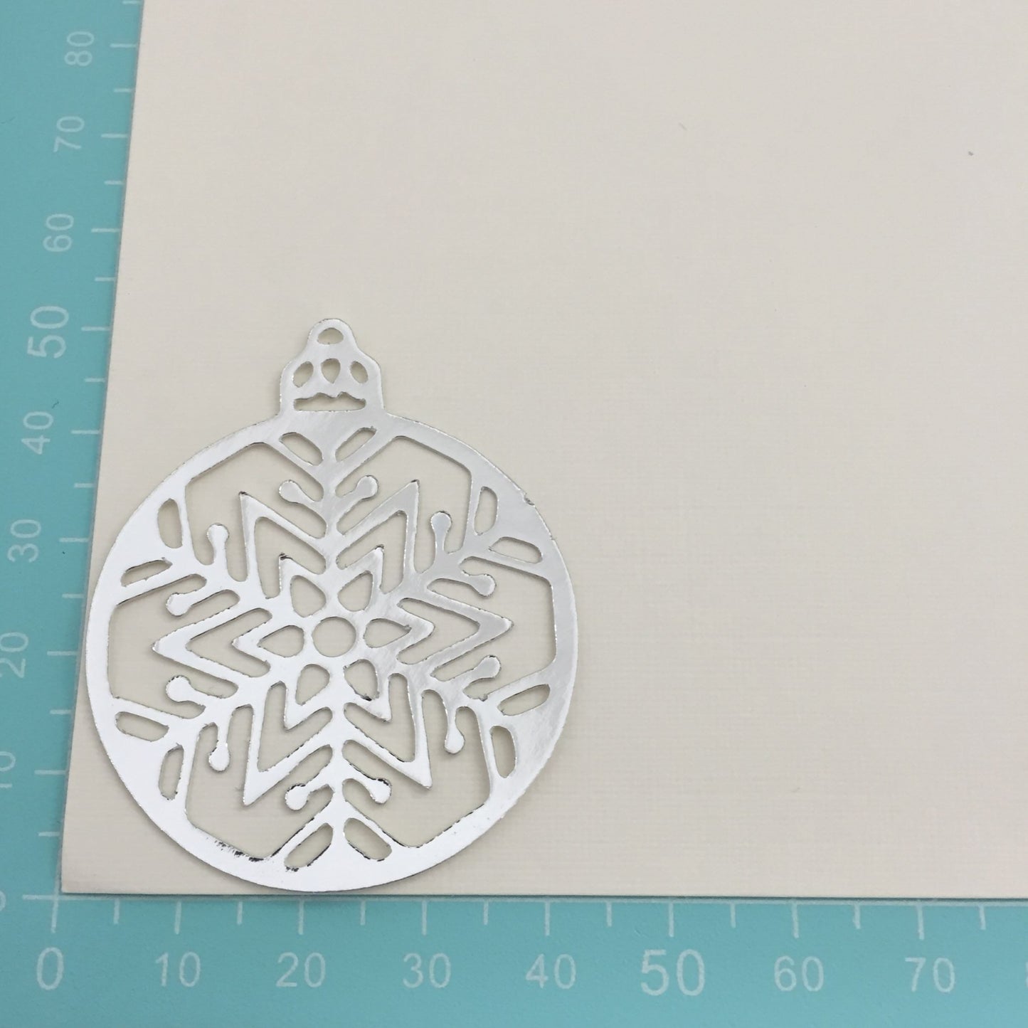 12 ROUND BAUBLES - Gold & Silver - Christmas Card Making Die Cuts