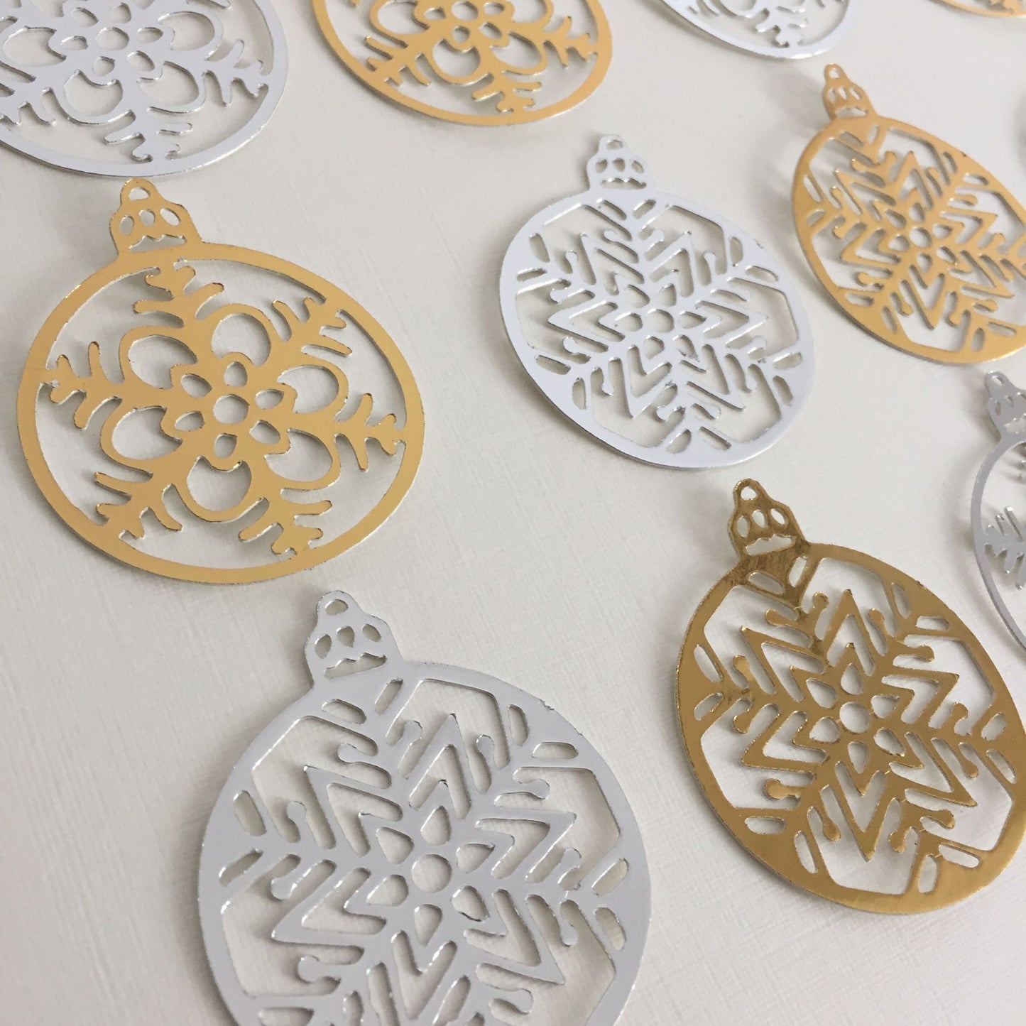 12 ROUND BAUBLES - Gold & Silver - Christmas Card Making Die Cuts