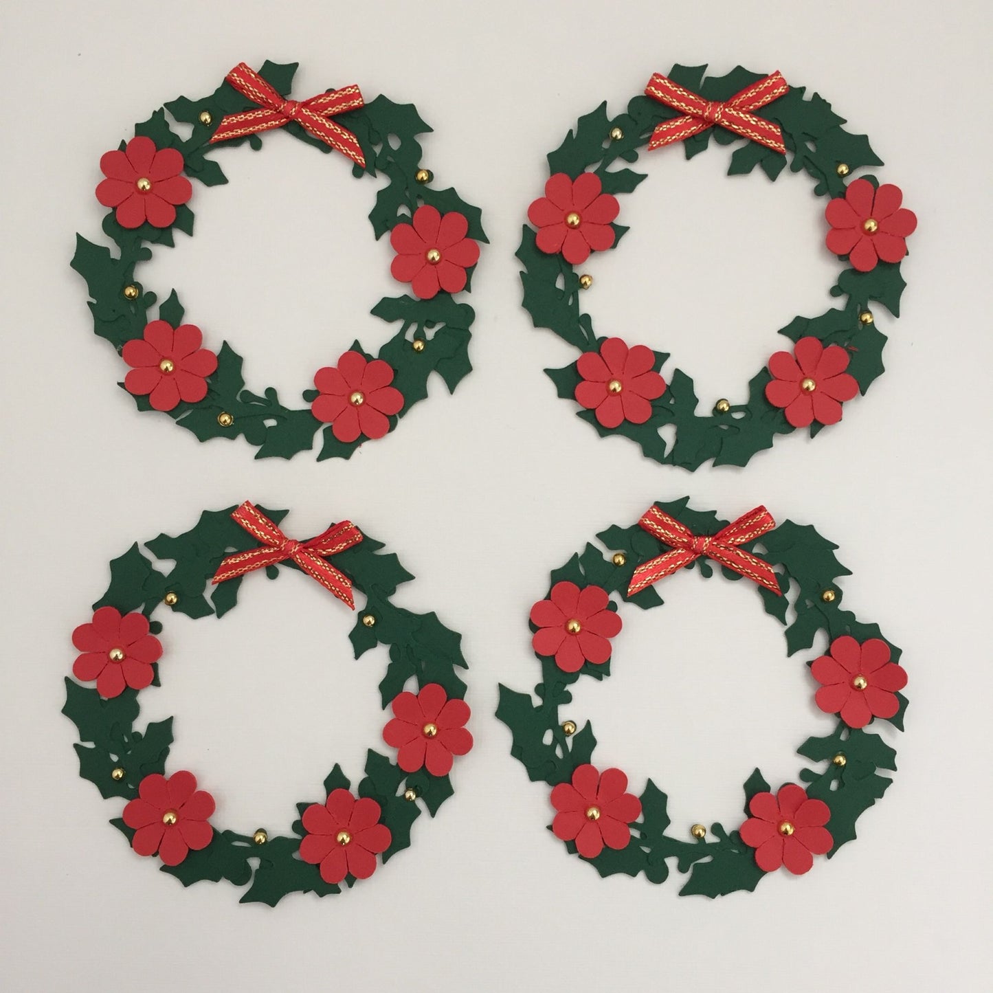 4 HOLLY WREATH - RED FLOWERS Christmas Die Cut Card Making Toppers